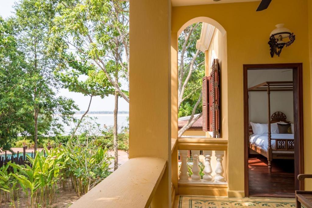 Le Relais De Chhlong Hotel Kratie Exterior photo